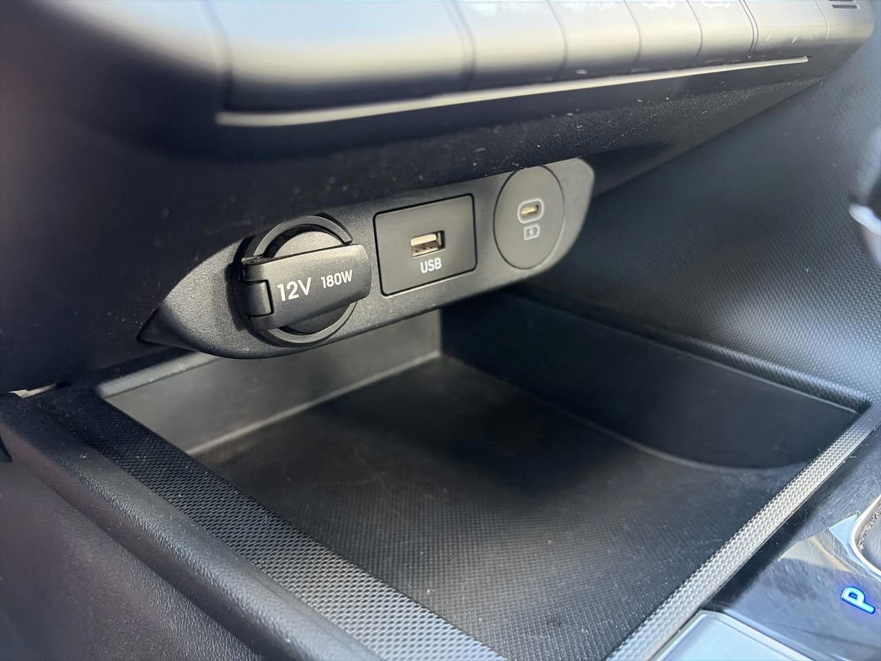 Used 2024 Hyundai Elantra SEL image 32