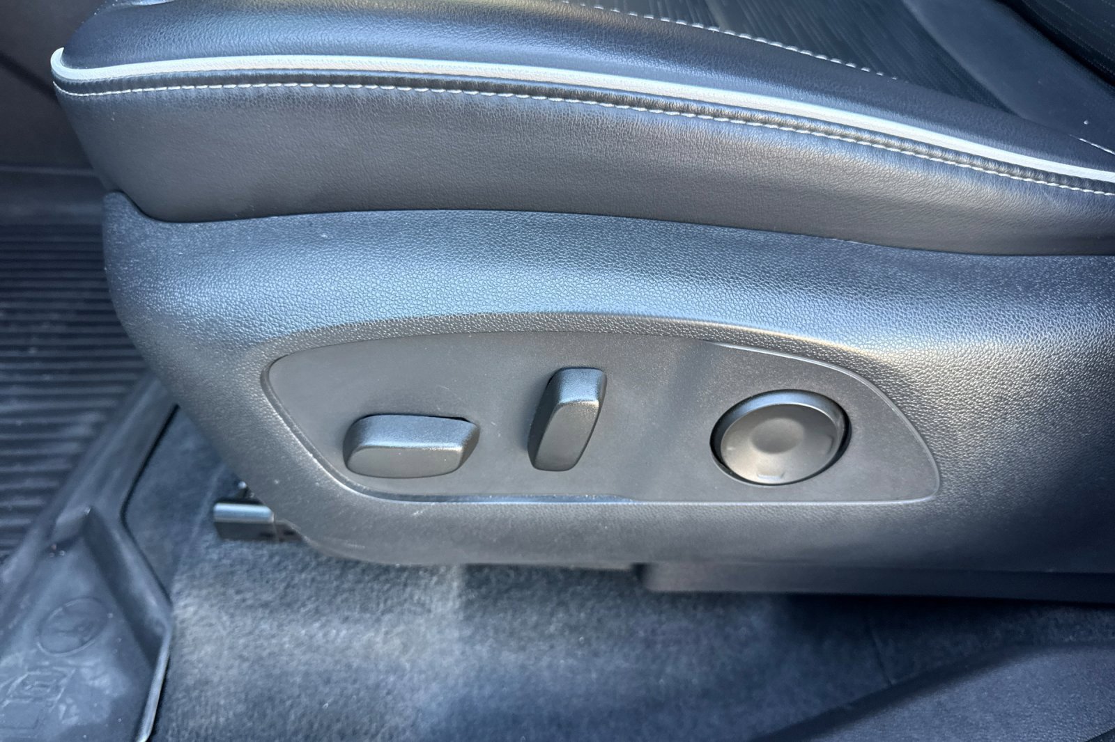 Certified 2025 Buick Enclave Sport Touring FWD image 12