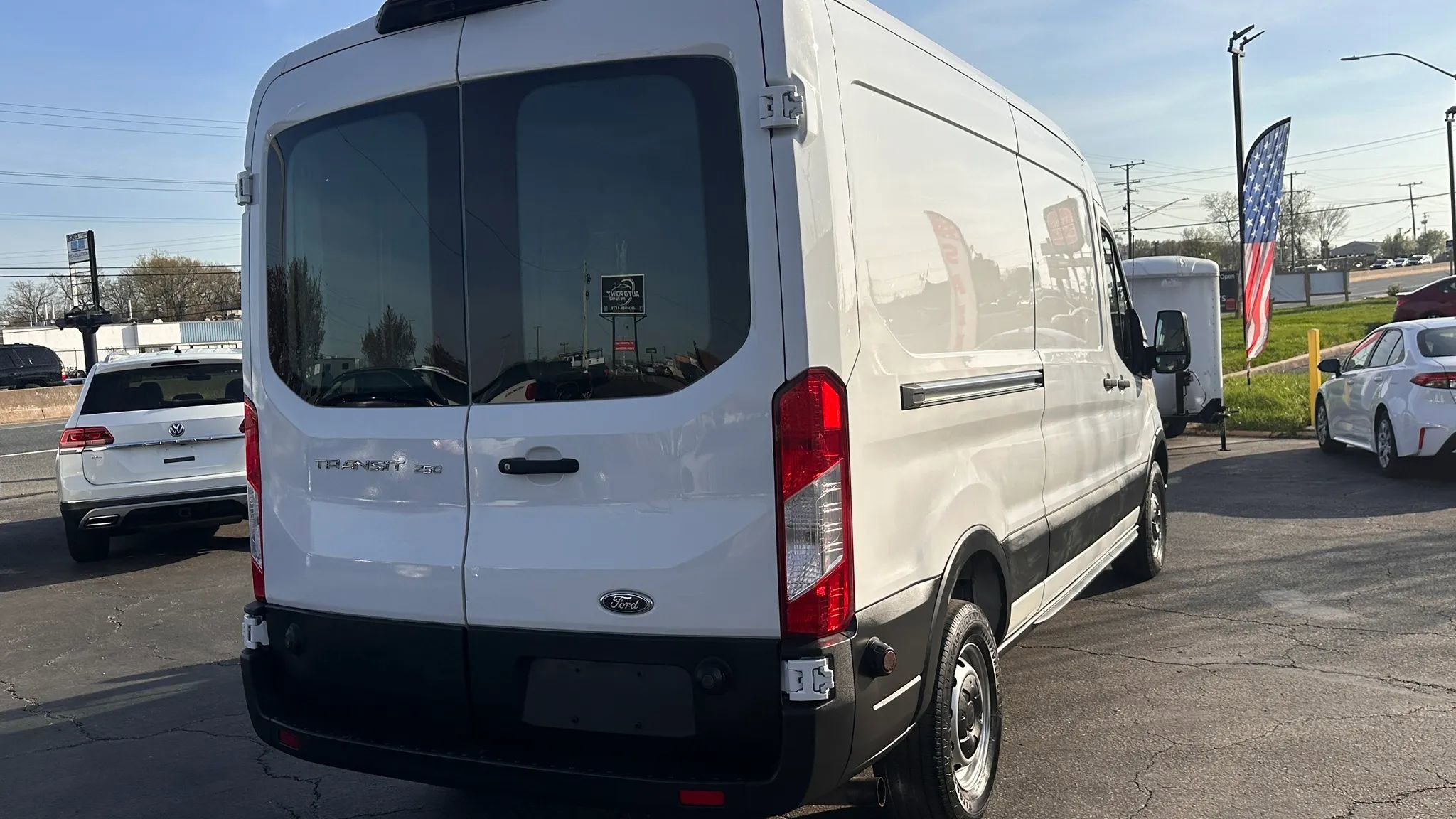 Used 2020 Ford Transit 250 Medium Roof RWD image 5