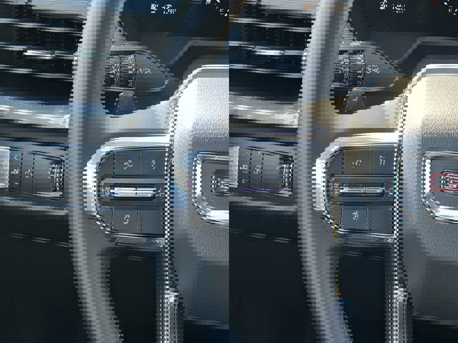 Used 2025 GMC Acadia Elevation image 20