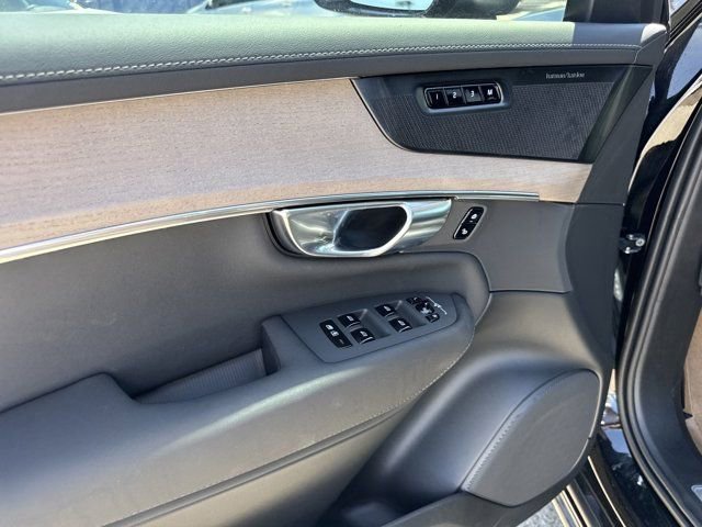 New 2025 Volvo XC90 T8 Plus w/ Protection Package Premier image 14