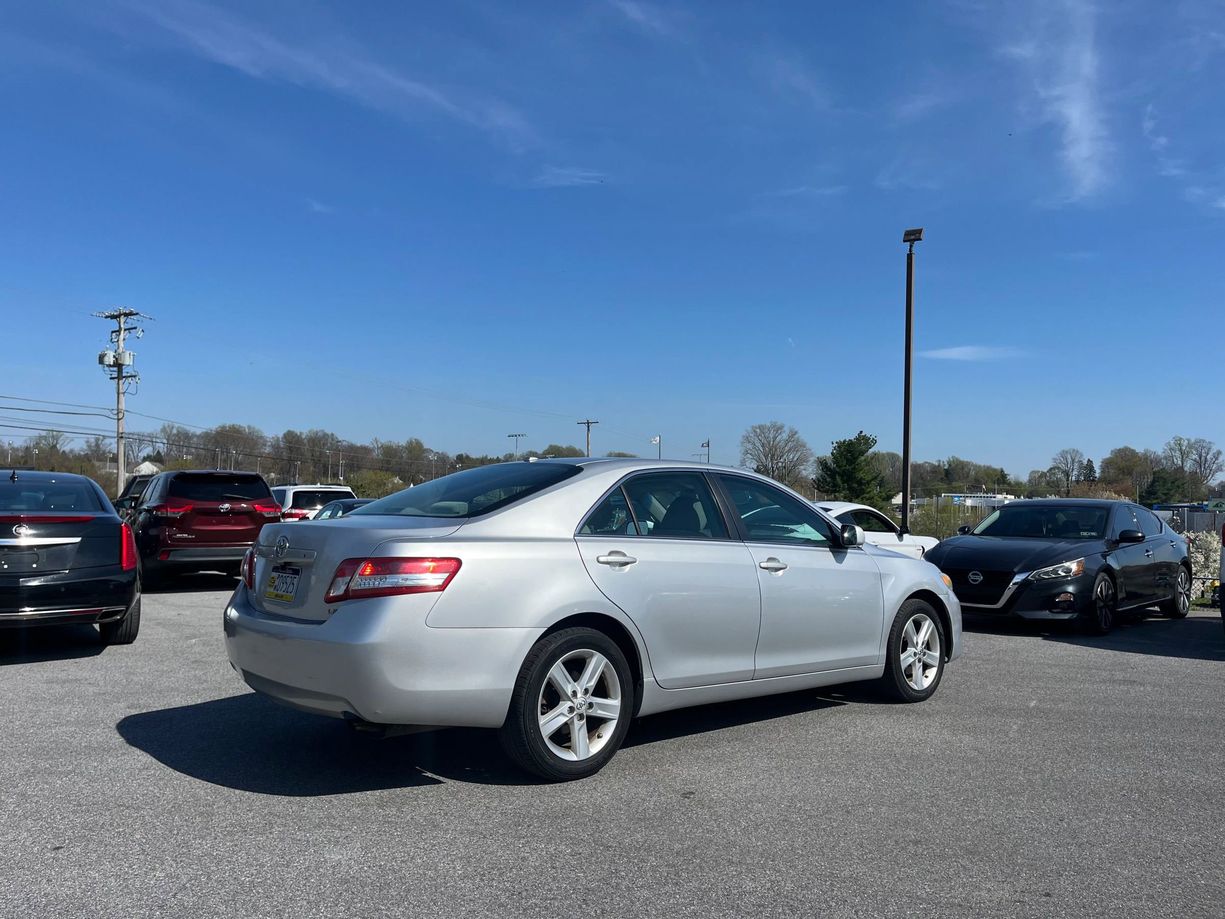 Used 2011 Toyota Camry LE image 3