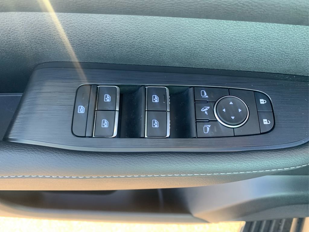 New 2025 Nissan Armada SL w/ Captain's Chari Seat Package image 32