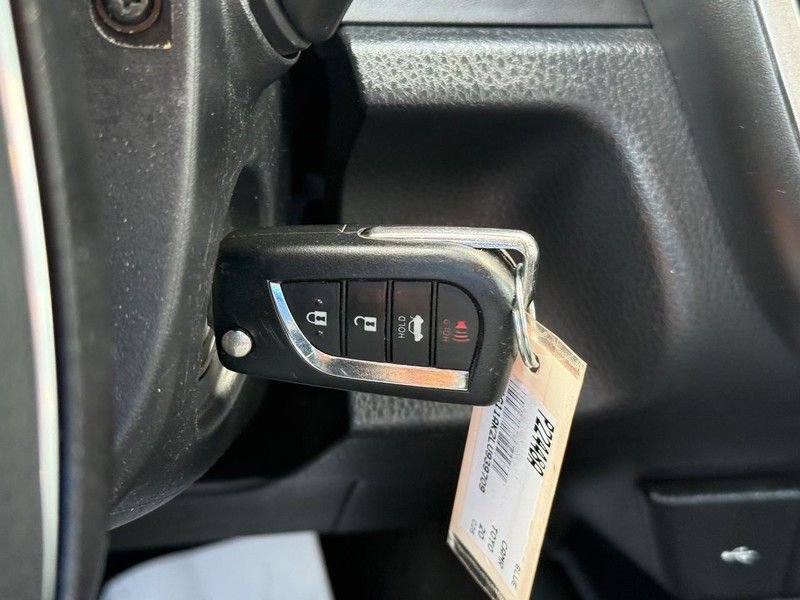 Used 2020 Toyota Camry SE image 30