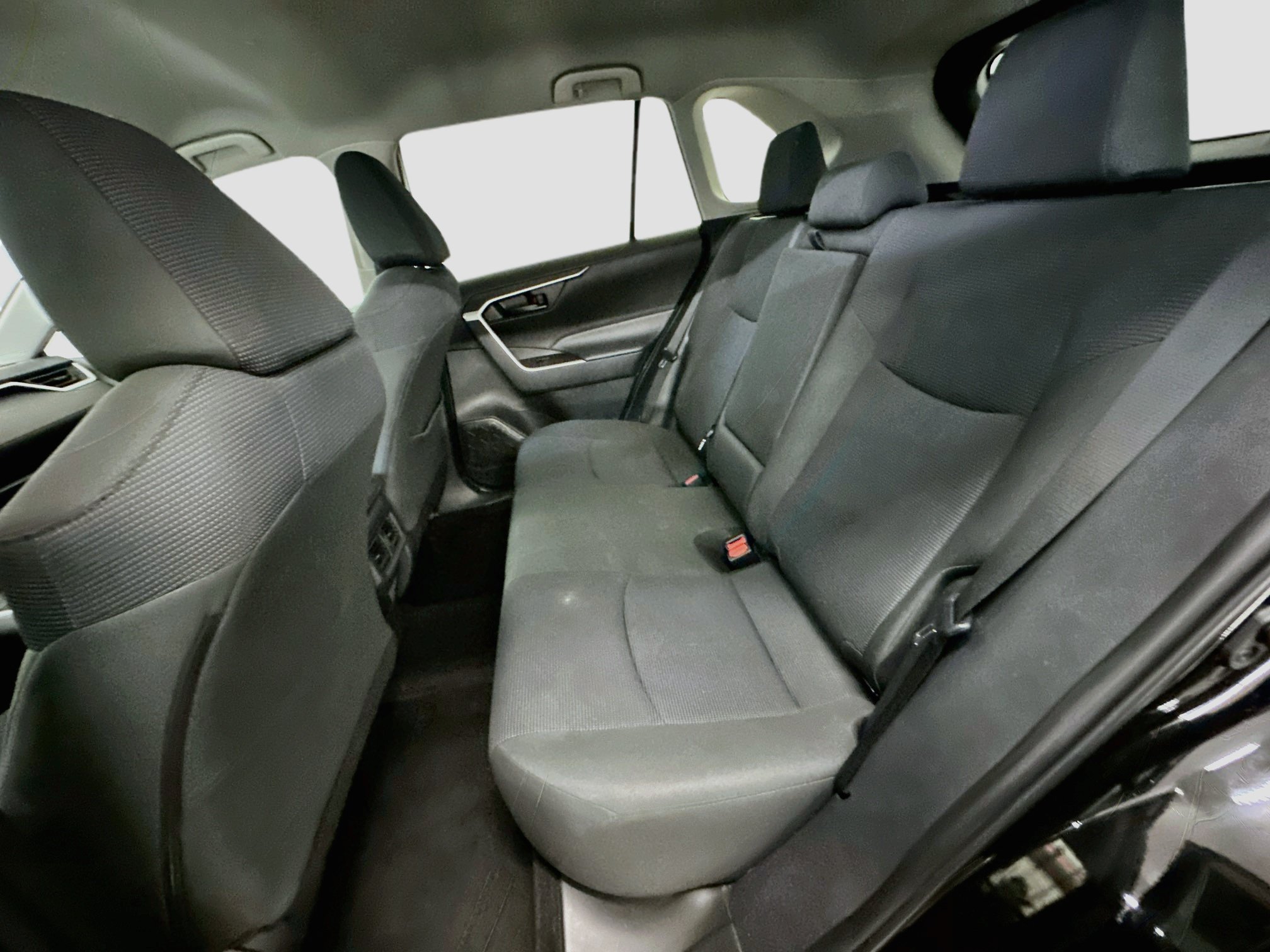 Used 2025 Toyota RAV4 LE AWD/4WD image 29