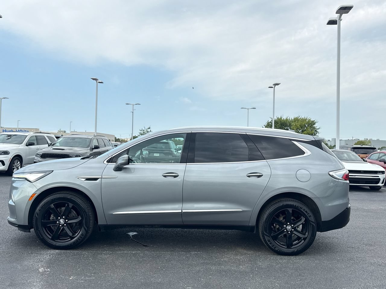 Used 2024 Buick Enclave Essence w/ Sport Touring Edition FWD image 6