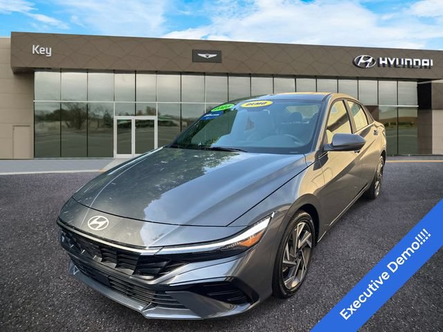 Certified 2025 Hyundai Elantra Limited FWD image 1