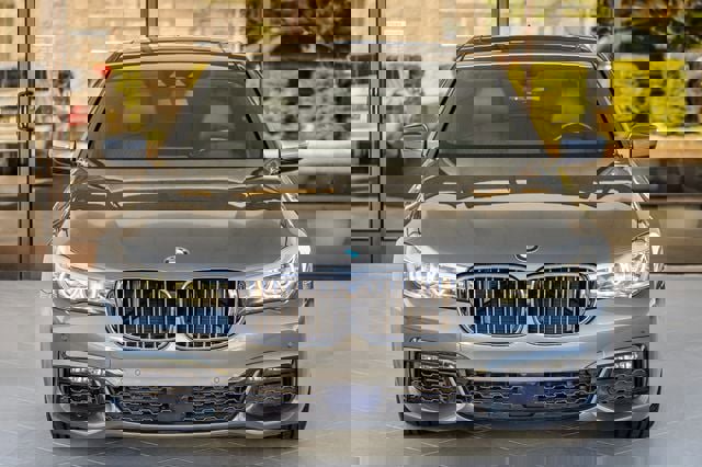 Used 2016 BMW 740i image 5