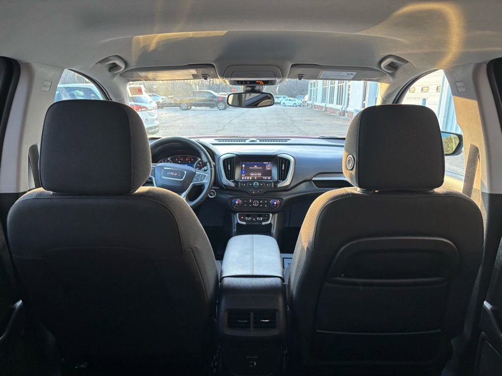 Used 2024 GMC Terrain SLE w/ Driver Convenience Package image 12