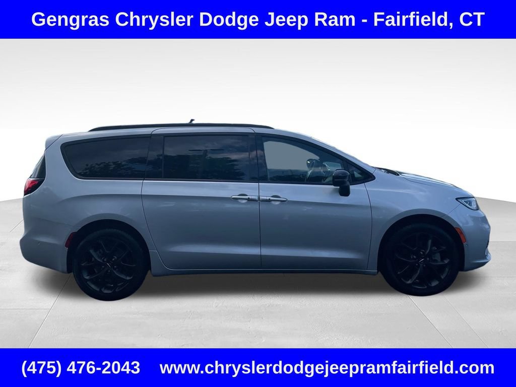 Certified 2024 Chrysler Pacifica Touring-L w/ S Appearance Package AWD/4WD image 8