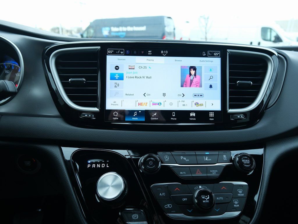 New 2026 Chrysler Voyager LX FWD image 18
