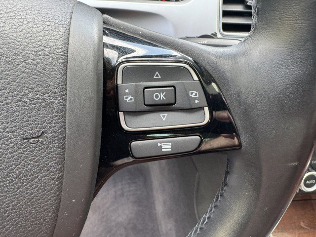 Used 2016 Volkswagen Touareg Sport AWD/4WD image 25