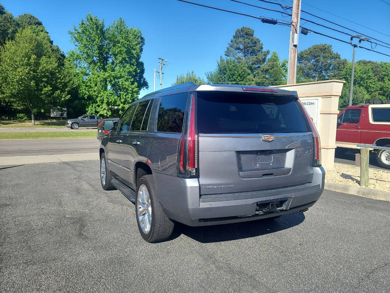 Used 2019 Cadillac Escalade Luxury AWD/4WD image 5