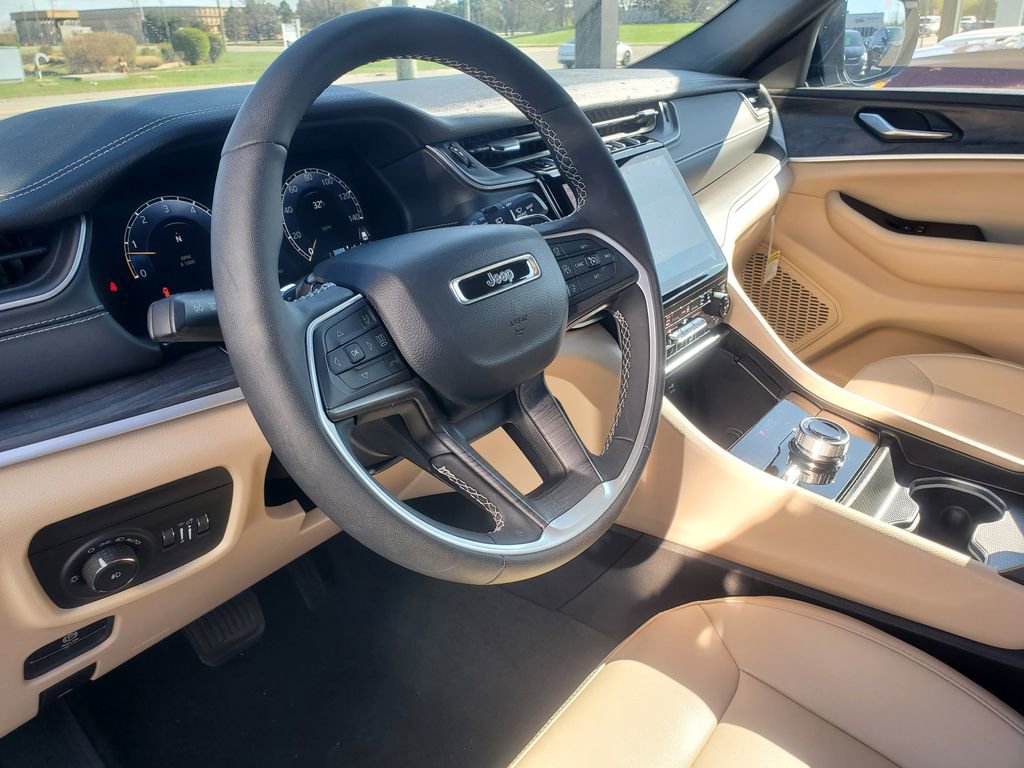 Used 2024 Jeep Grand Cherokee Limited AWD/4WD image 17