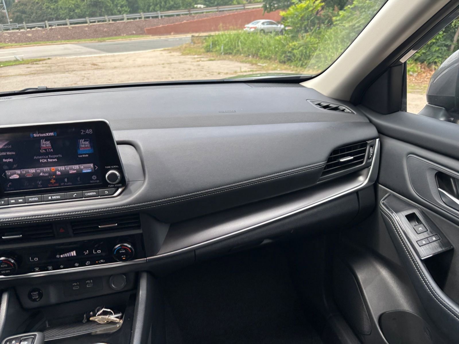 Used 2025 Nissan Rogue SV FWD image 36