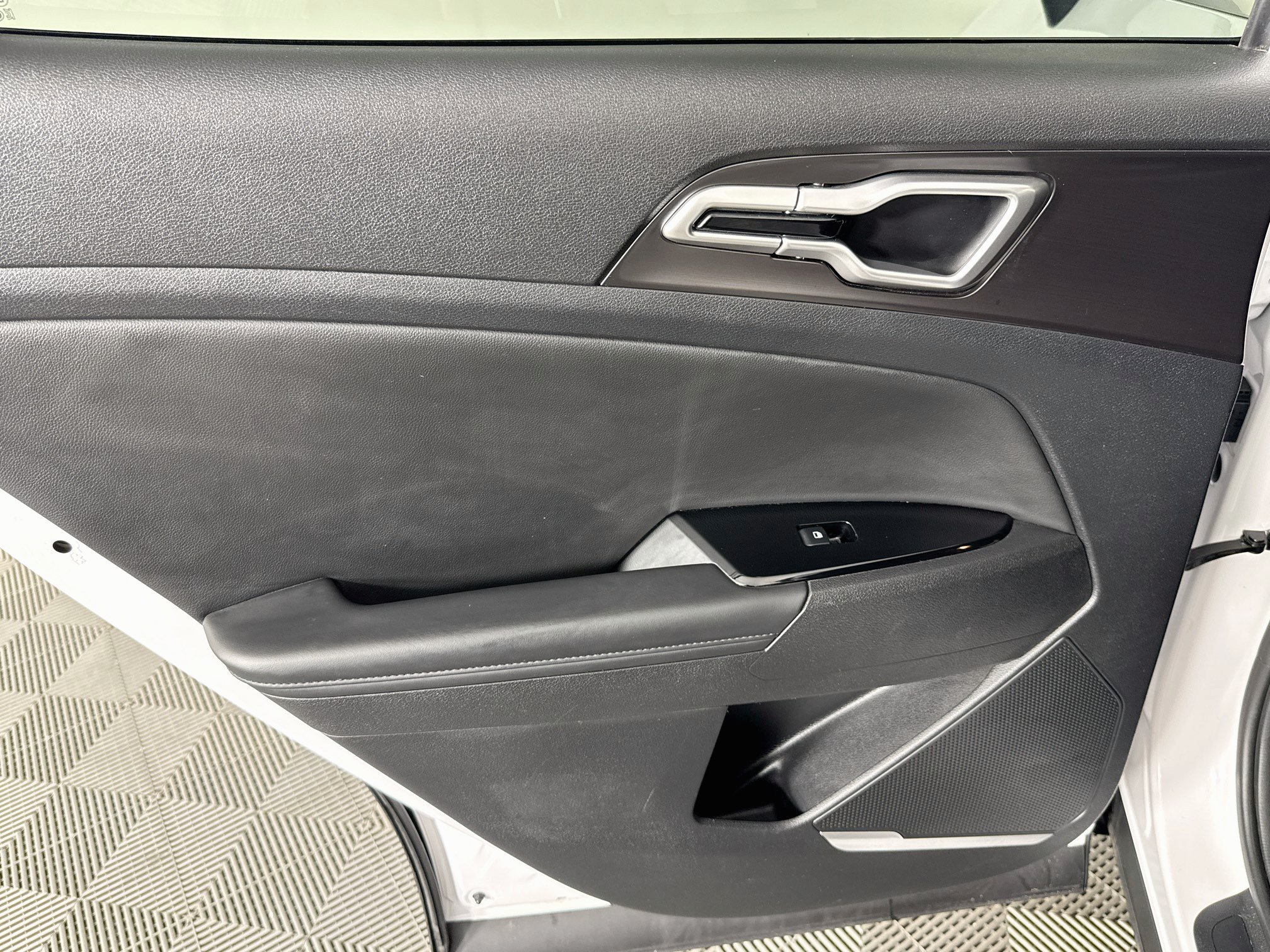 Used 2025 Kia Sportage EX FWD image 24