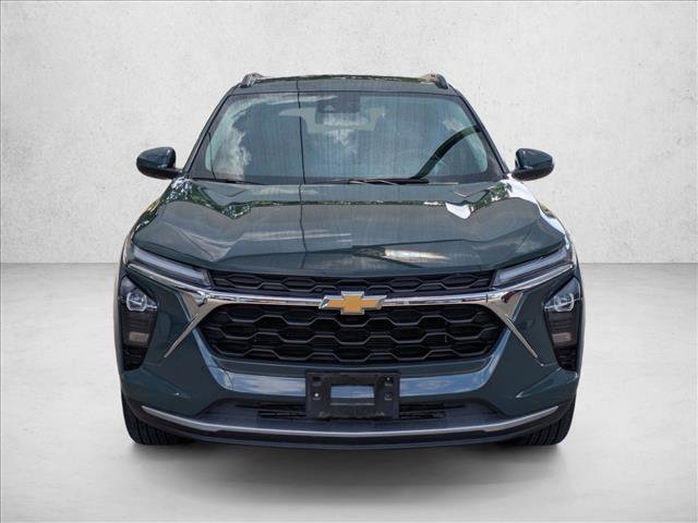 Used 2025 Chevrolet Trax LT FWD image 2