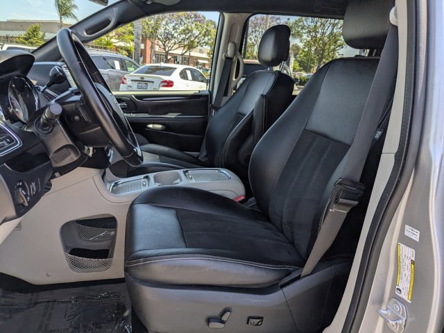 Used 2019 Dodge Grand Caravan SXT FWD image 15