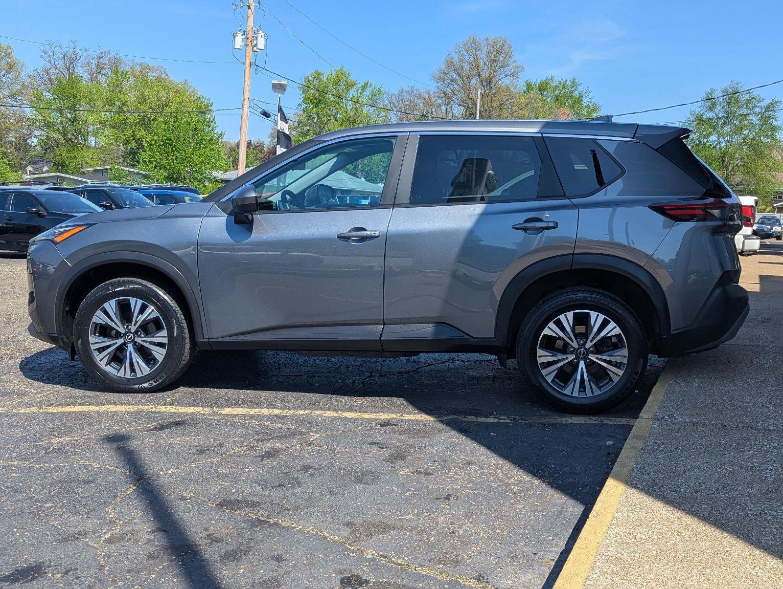 Used 2023 Nissan Rogue SV AWD/4WD image 4