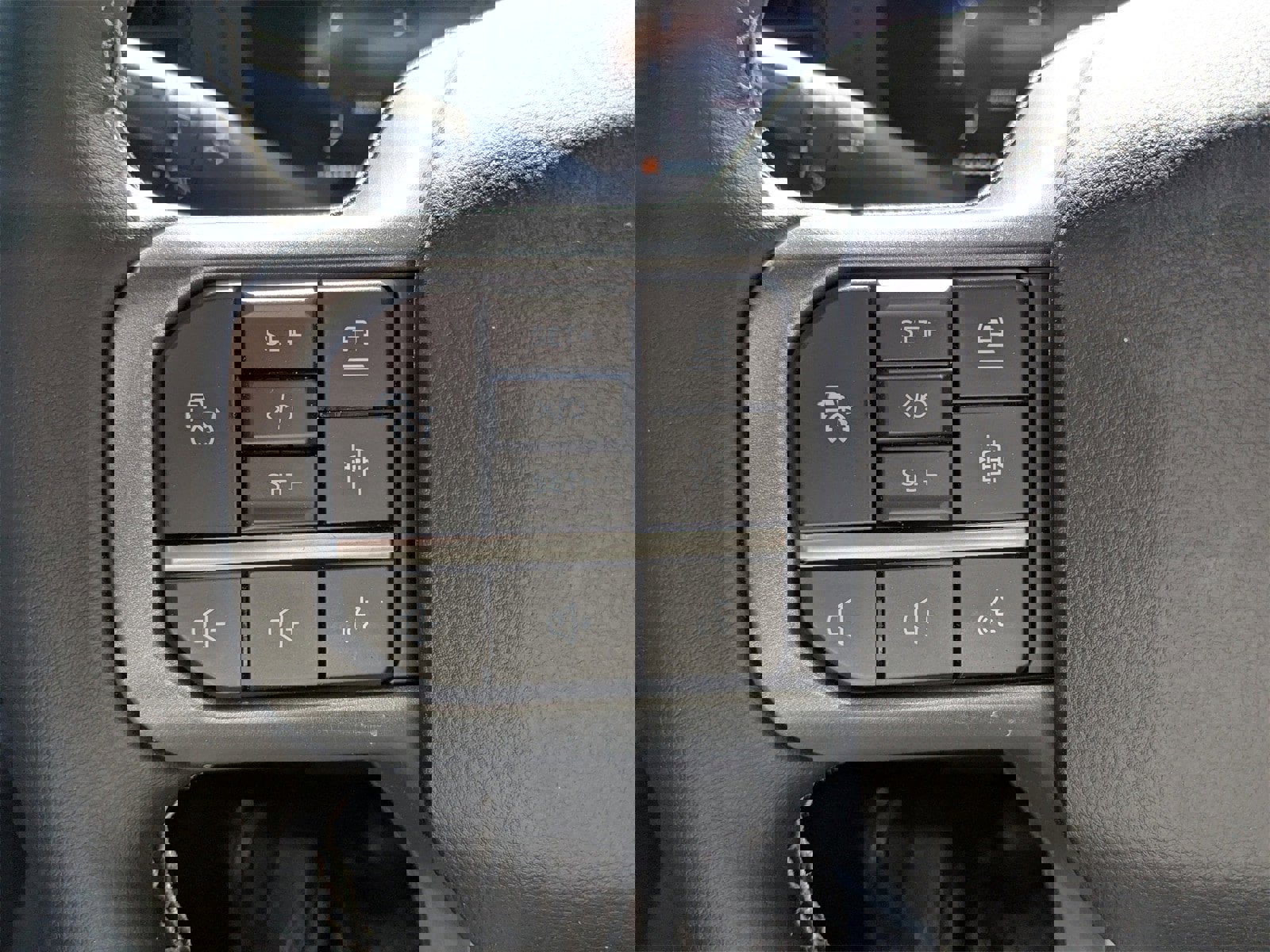 New 2025 Ford F150 XLT w/ Equipment Group 303A High image 34