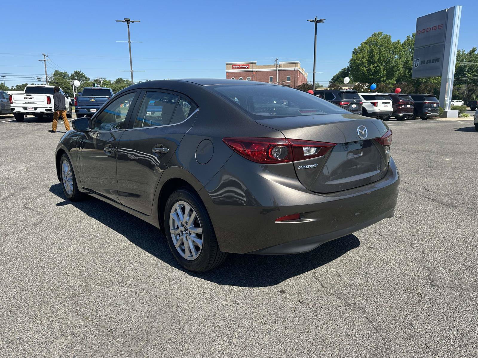 Used 2016 MAZDA MAZDA3 i Sport w/ Preferred Equipment Package FWD image 4