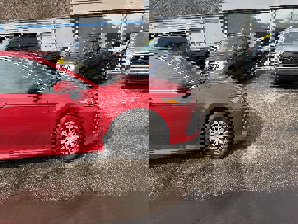 Used 2023 Toyota Camry LE image 3