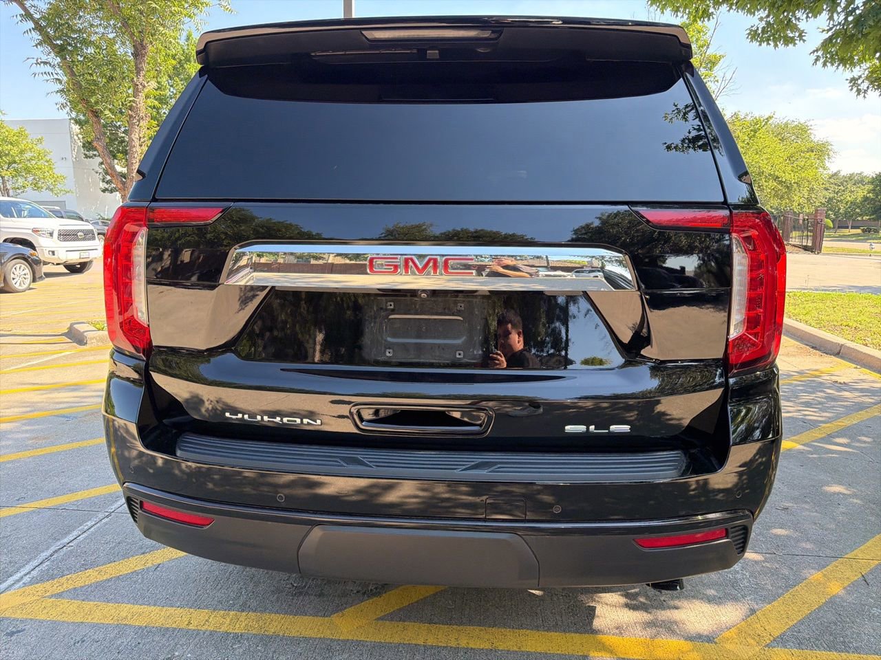Used 2023 GMC Yukon SLE w/ Gmc Pro Safety Plus Package RWD image 8