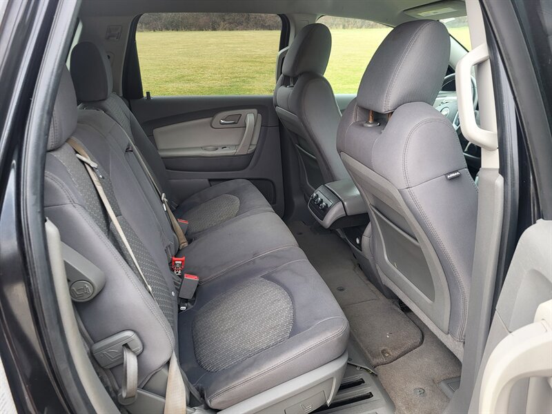 Used 2012 Chevrolet Traverse LT FWD image 14