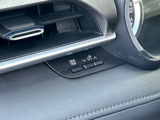 Used 2022 Toyota Highlander XLE AWD/4WD image 26