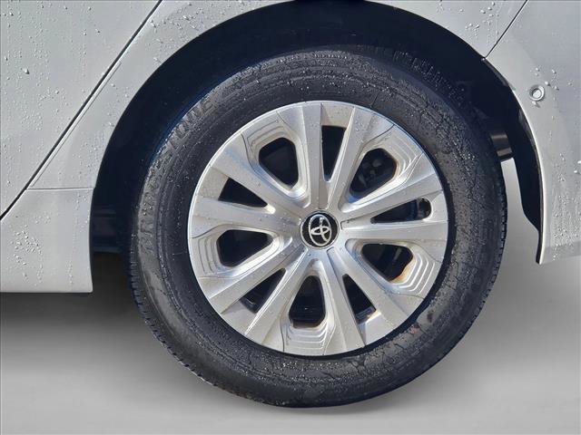Used 2022 Toyota Prius LE image 4