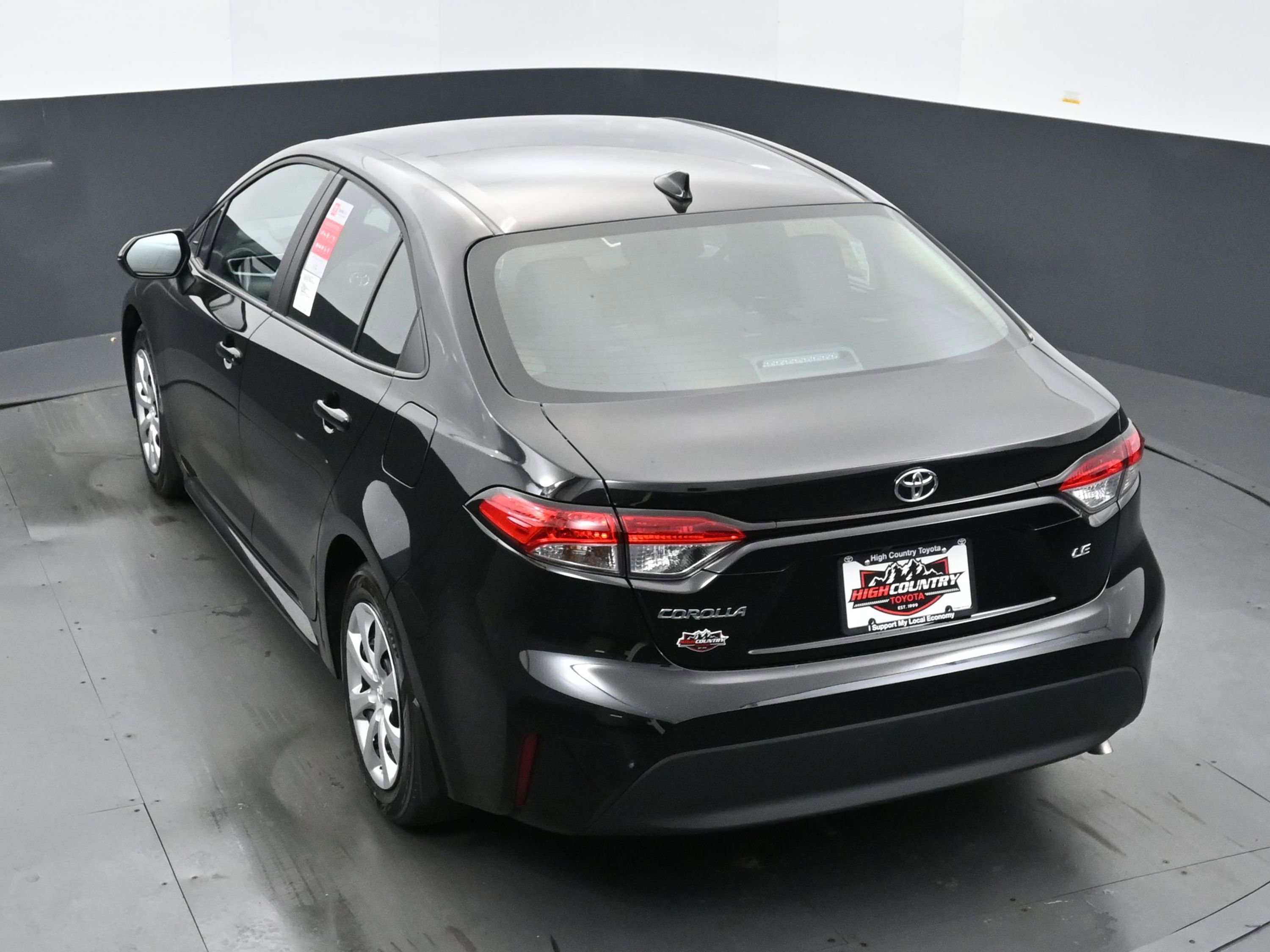 Used 2025 Toyota Corolla LE image 30
