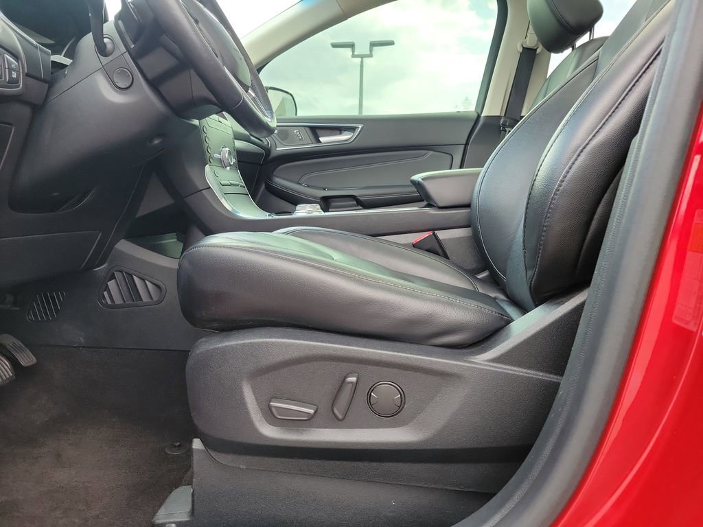 Certified 2020 Ford Edge Titanium image 18