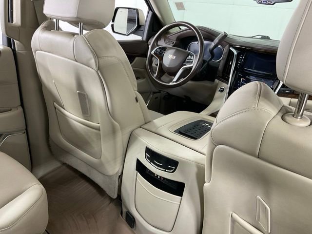 Used 2016 Cadillac Escalade ESV Luxury image 32