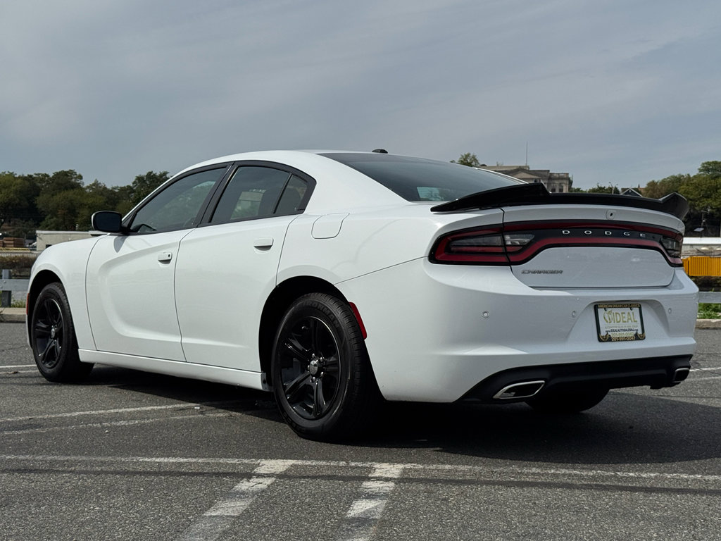 Used 2022 Dodge Charger SXT image 4