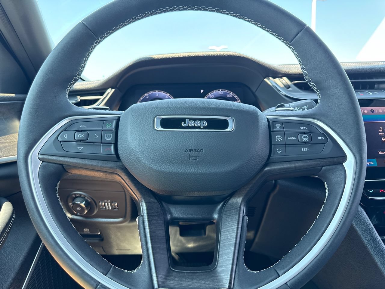 Used 2026 Jeep Grand Cherokee L Limited w/ Limited Altitude Package AWD/4WD image 19