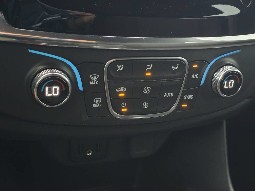 Used 2023 Chevrolet Traverse LT FWD image 19