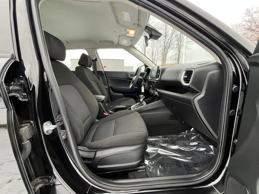Used 2023 Hyundai Venue SE w/ Cargo Package image 22
