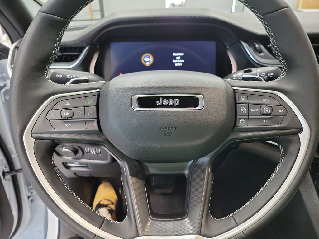 New 2025 Jeep Grand Cherokee L Laredo w/ Luxury Tech Group I image 12