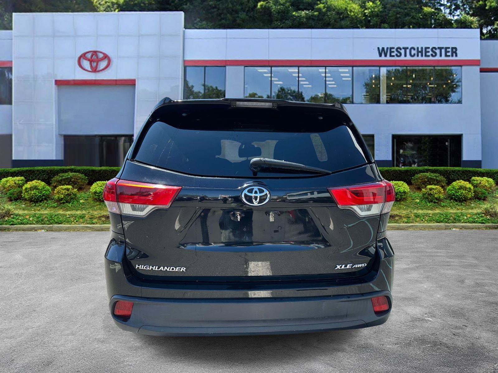 Used 2019 Toyota Highlander XLE AWD/4WD image 2