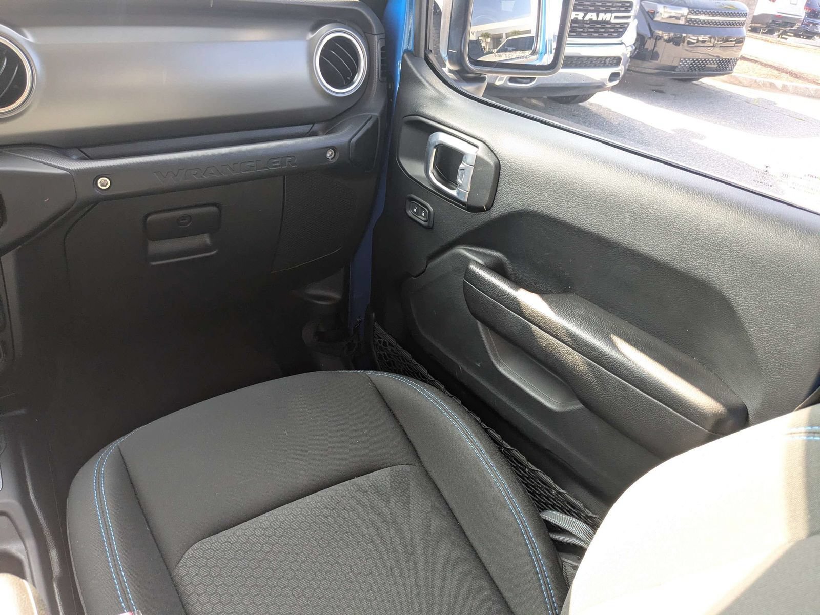 Used 2022 Jeep Wrangler Unlimited Rubicon 4xe AWD/4WD image 17
