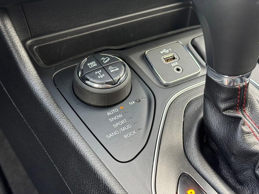 Used 2020 Jeep Cherokee Trailhawk w/ Cold Weather Group image 16