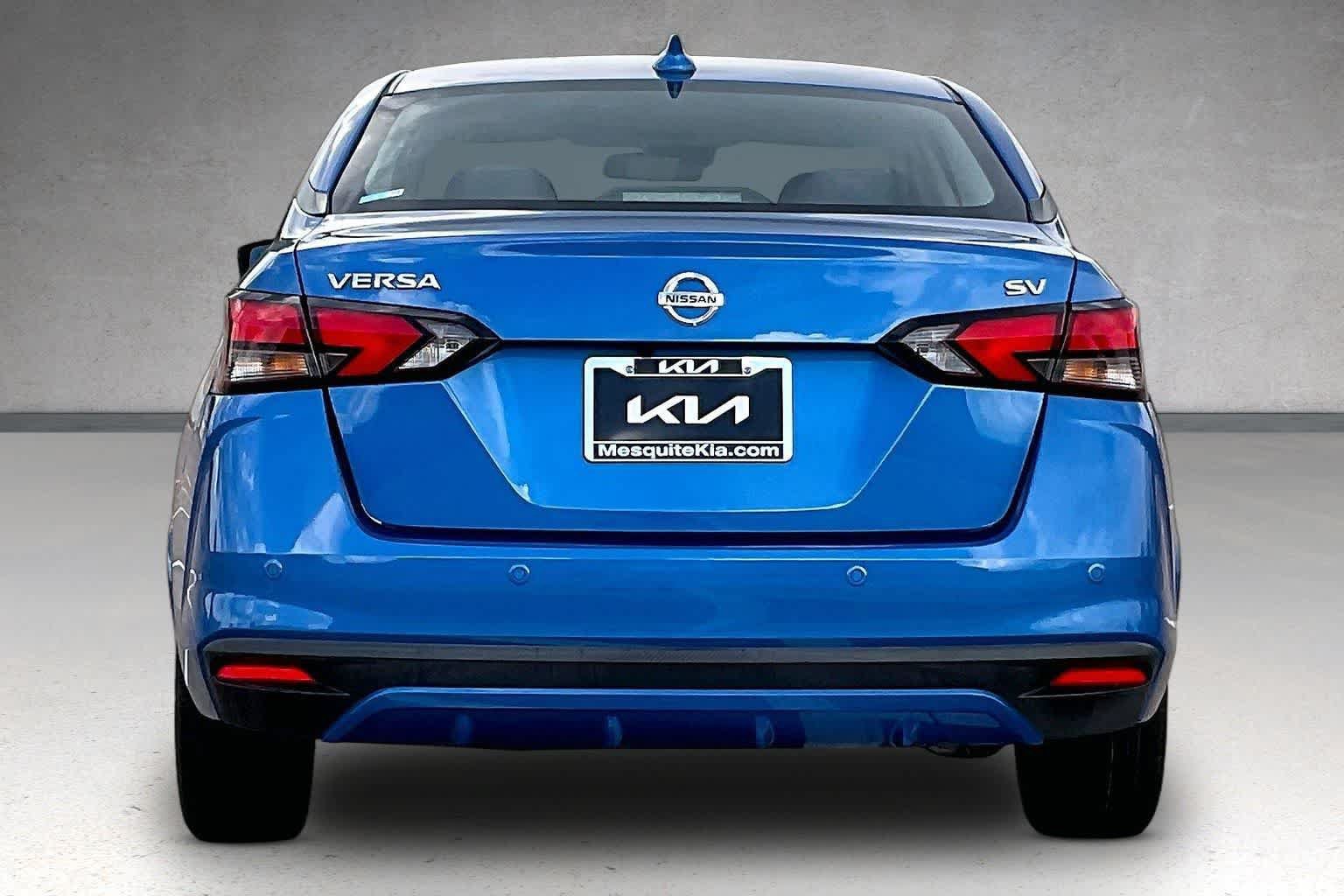 Used 2022 Nissan Versa SV FWD image 5