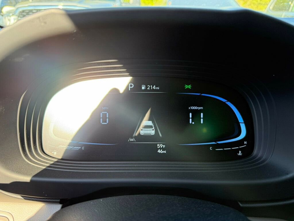 Used 2025 Hyundai Venue SEL image 4