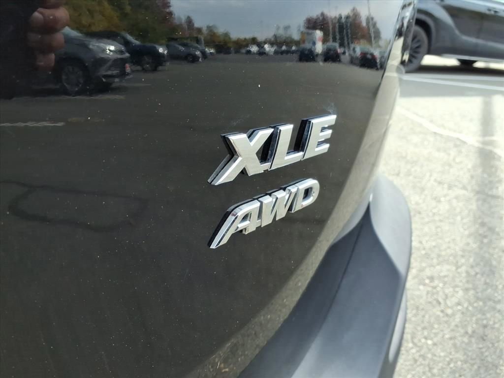 Used 2015 Toyota RAV4 XLE image 24