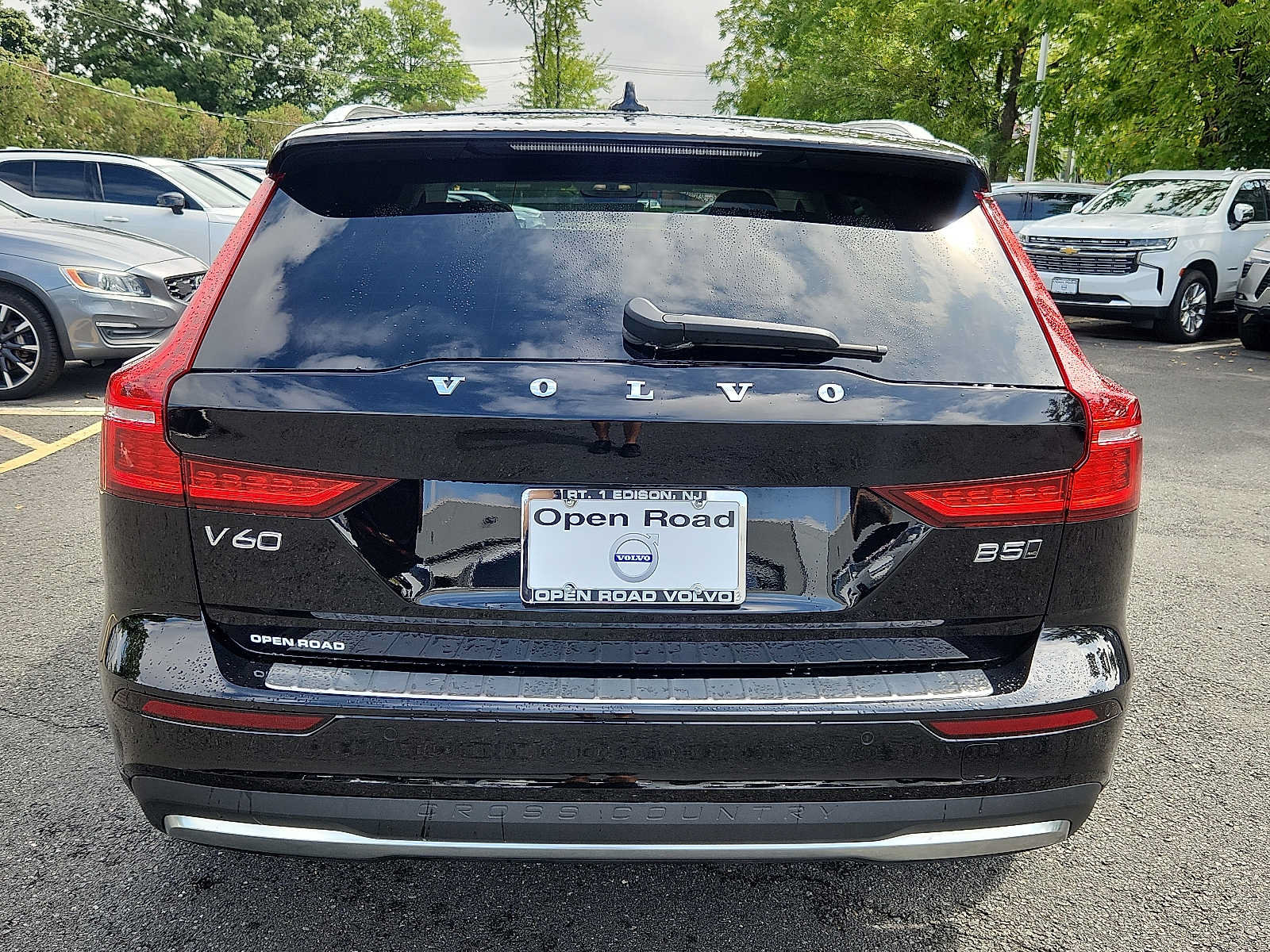 Certified 2024 Volvo V60 B5 Cross Country Plus w/ Protection Package Premier AWD/4WD image 5
