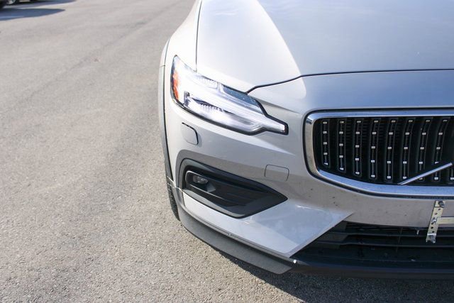 Used 2025 Volvo V60 B5 Cross Country Plus image 42