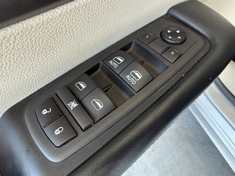 Used 2021 Chrysler Pacifica Touring-L image 24
