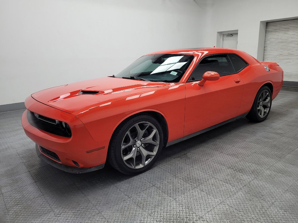 Used 2016 Dodge Challenger SXT Plus RWD image 2