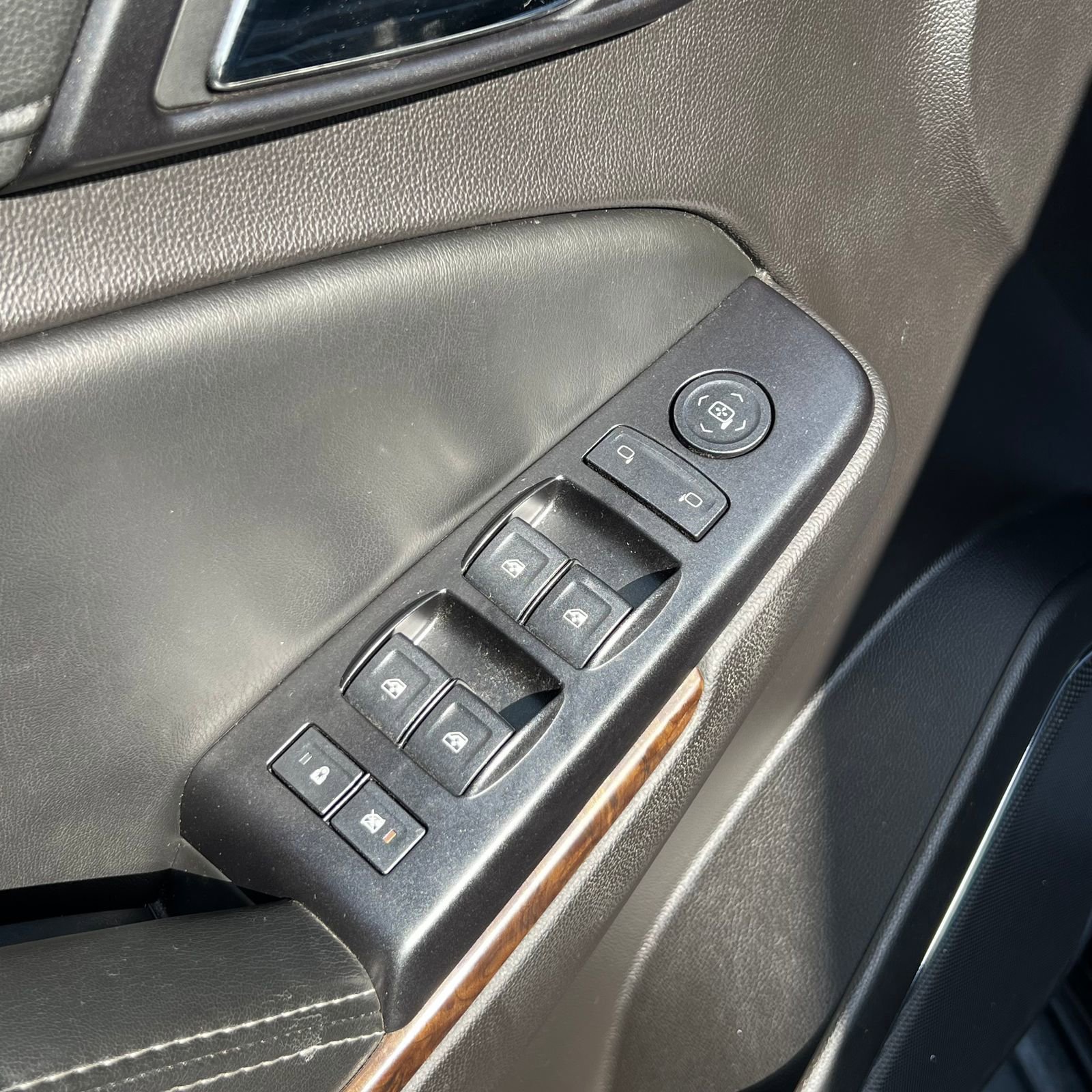 Used 2015 Chevrolet Suburban LS w/ Max Trailering Package RWD image 19