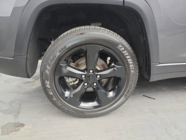 Used 2023 Jeep Grand Cherokee Altitude AWD/4WD image 19